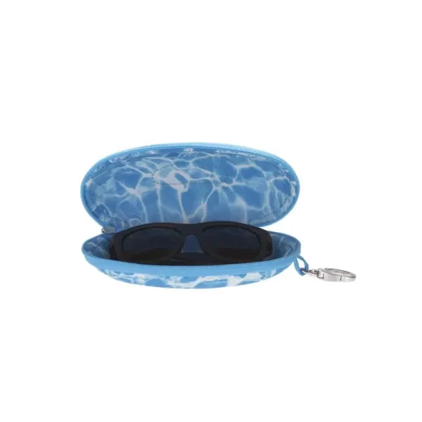 pool water blue praviras su akiniais